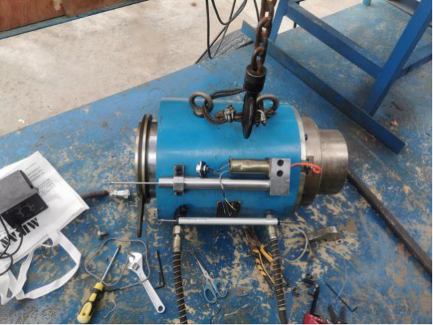 米朗電子尺用于預(yù)應(yīng)力千斤頂現(xiàn)場圖